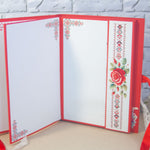 Вътрешни страници на мини албум с шевица в червено