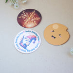 Подложки със снежинка, усмихната бисквитка и коледен гном и надпис Cookie Baking Crew