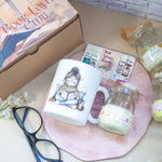 Подаръчен комплект с чаша, магнитни книгоразделители и ароматна свещ