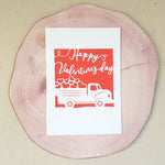 Картичка с ретро камион и сърца