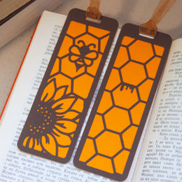 Комплект ръчно изработени книгоразделители с пчелна пита, пчела и слънчоглед- аксесоар за книги и подарък за читатели