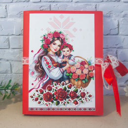 Мини албум с българска шевица в червено – корица с народни мотиви