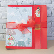 Мини коледен албум в червено с панделка и снежен човек върху корицата