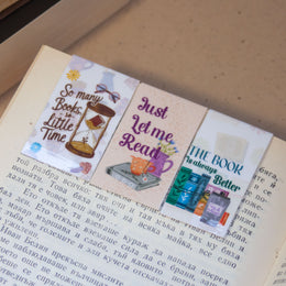 Магнитни книгоразделители върху отворена книга