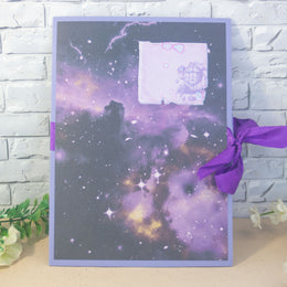 Мини албум Галактика с лилав космически дизайн