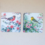 Две подложки с  птица върху фона на пролетни цветове